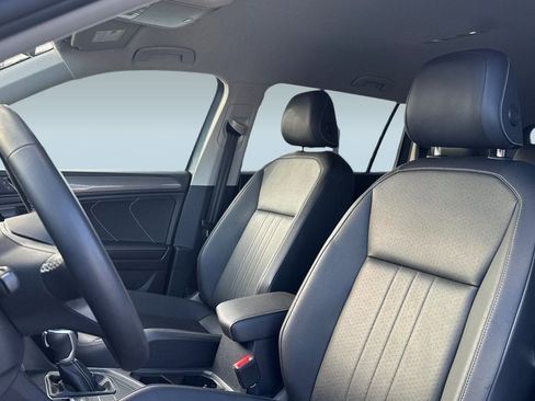 Used 2023 Volkswagen Tiguan SE image 21