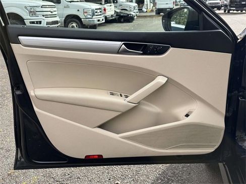 Used 2019 Volkswagen Passat 2.0T Wolfsburg image 24