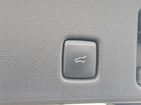 Used 2022 Ford Escape SEL image 9