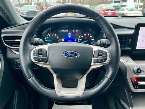 Used 2022 Ford Explorer XLT w/ Equipment Group 202A image 19