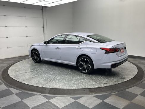 Used 2024 Nissan Altima 2.5 SR w/ SR Premium Package AWD/4WD image 2