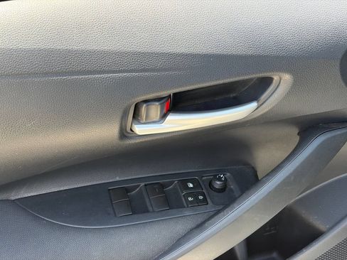Used 2020 Toyota Corolla LE FWD image 7
