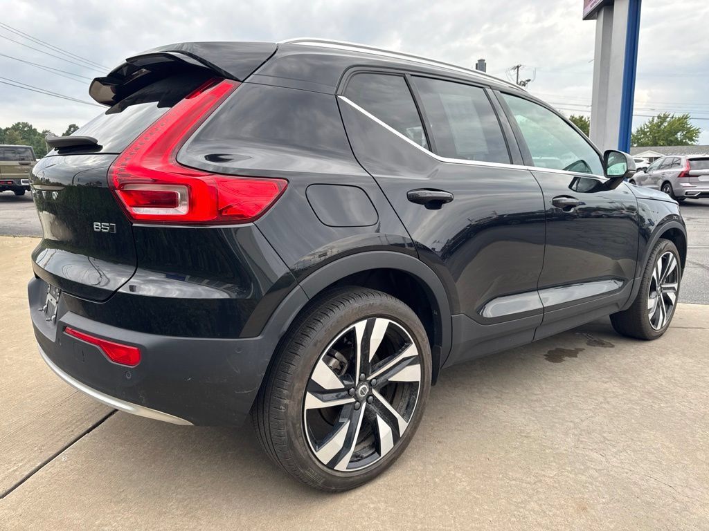 Certified 2025 Volvo XC40 B5 Plus w/ Protection Package Premier AWD/4WD image 5