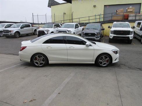 Used 2018 Mercedes-Benz CLA 250 4MATIC image 8