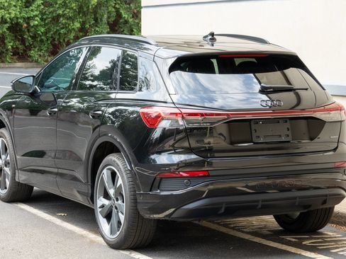 Used 2023 Audi Q4 e-tron Premium Plus w/ Premium Plus AWD/4WD image 5