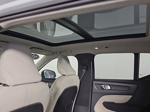 Certified 2026 Volvo XC40 B5 Plus AWD/4WD image 19