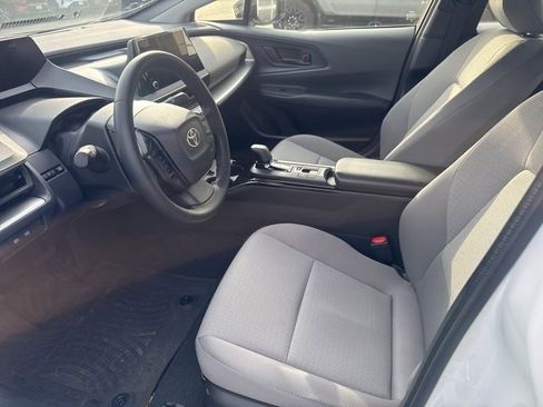 Used 2025 Toyota Prius LE image 10