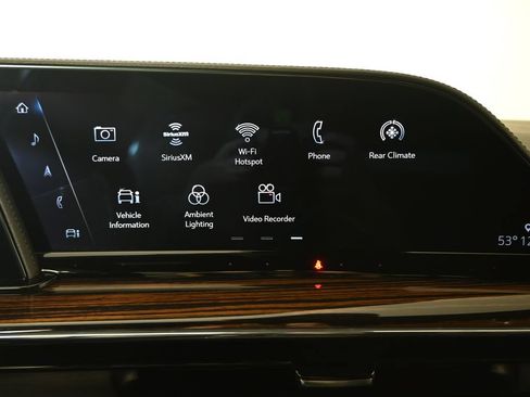 Used 2024 Cadillac Escalade ESV Luxury w/ LPO, Floor Liner Package AWD/4WD image 30