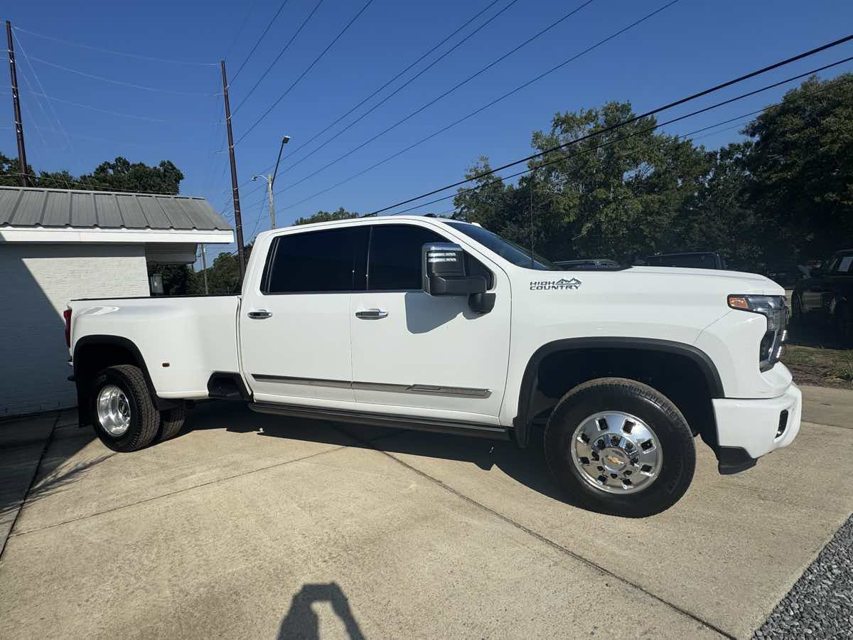 Used 2025 Chevrolet Silverado 3500 High Country w/ High Country Premium Package AWD/4WD image 5