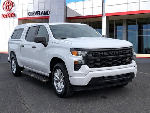 Used 2023 Chevrolet Silverado 1500 Custom image 2