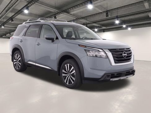 Used 2023 Nissan Pathfinder Platinum w/ Cargo Package FWD image 2