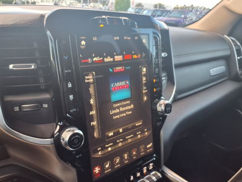 Used 2019 RAM 1500 Laramie AWD/4WD image 21