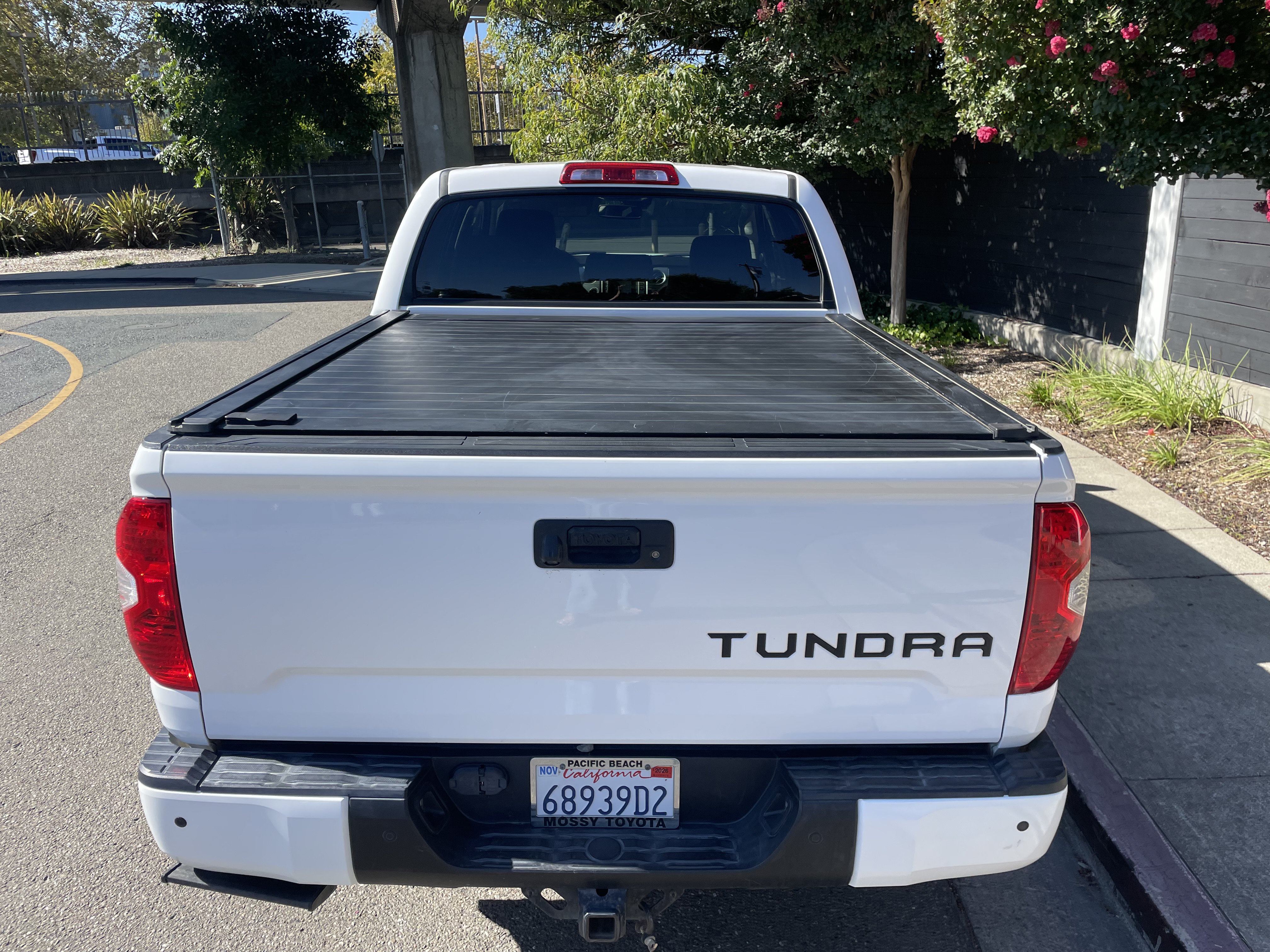 Used 2018 Toyota Tundra Limited w/ Limited Premium Package AWD/4WD image 11