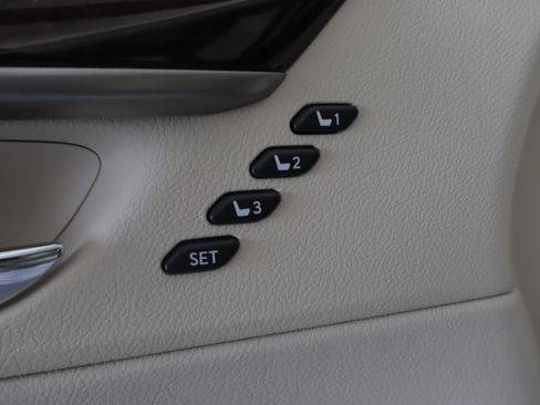 Used 2013 Lexus ES 350 w/ Luxury Pkg FWD image 13