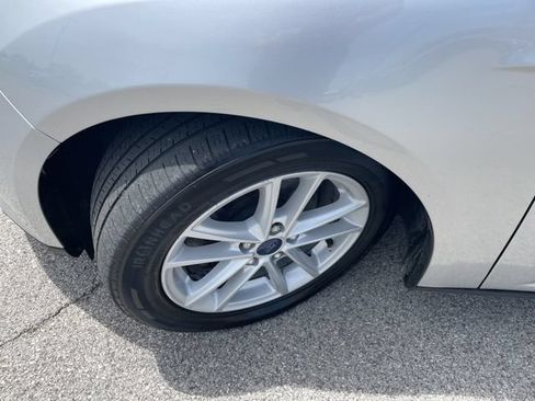 Used 2018 Ford Focus SE FWD image 12