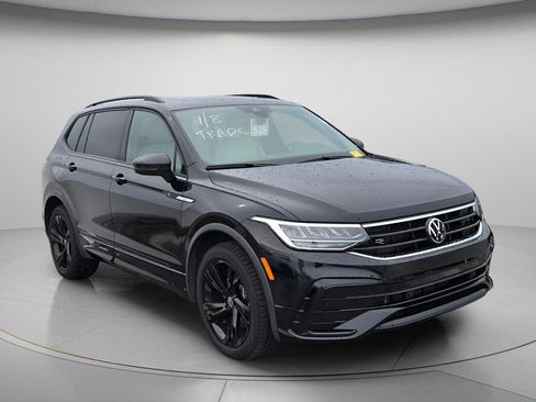 Used 2024 Volkswagen Tiguan SE R-Line FWD image 4