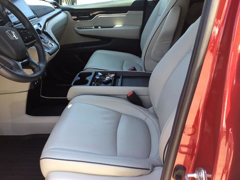 Used 2025 Honda Odyssey Touring image 14
