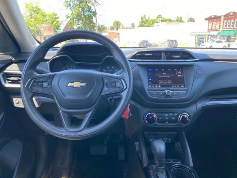 Used 2023 Chevrolet TrailBlazer LS FWD image 13