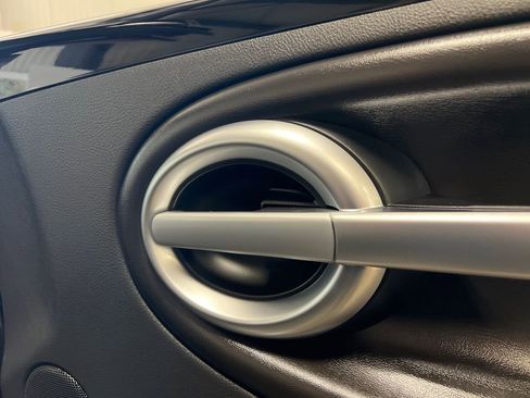 Used 2003 Chevrolet SSR w/ Preferred Equipment Group image 98