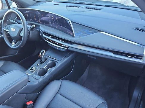 Certified 2025 Cadillac XT4 Sport image 28