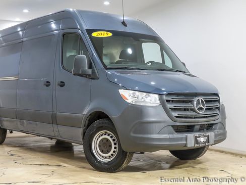 Used 2019 Mercedes-Benz Sprinter 170 image 2