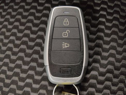 Used 2017 Nissan Juke S FWD image 32