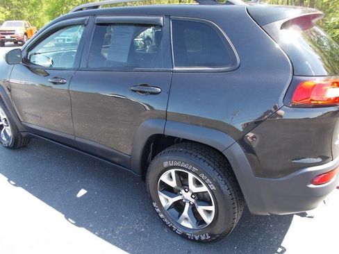 Used 2016 Jeep Cherokee Trailhawk image 5