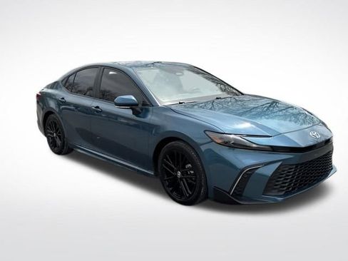 Used 2025 Toyota Camry SE FWD image 9