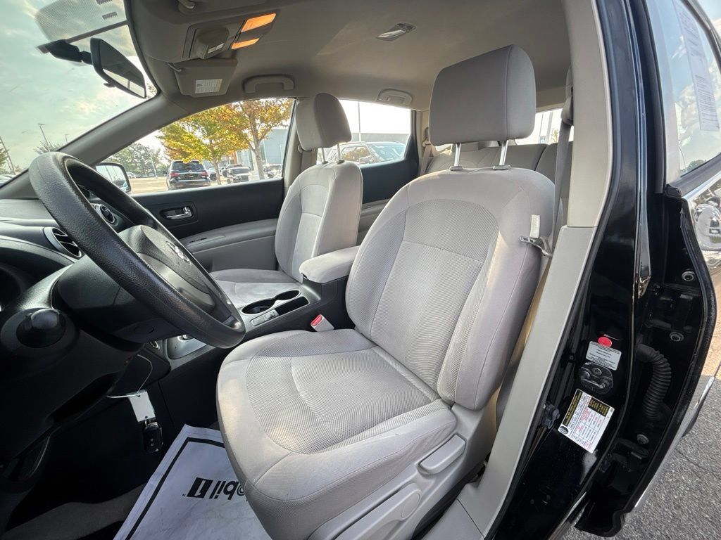 Used 2014 Nissan Rogue S AWD/4WD image 11