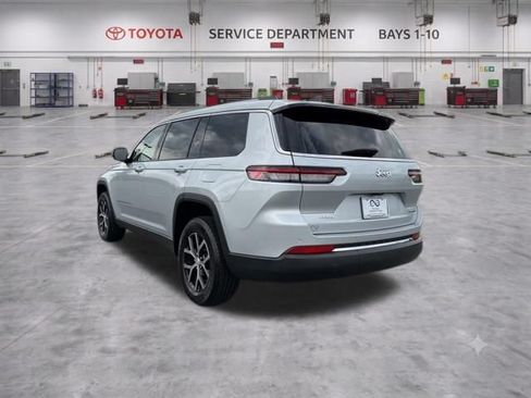 Used 2023 Jeep Grand Cherokee L Limited AWD/4WD image 5