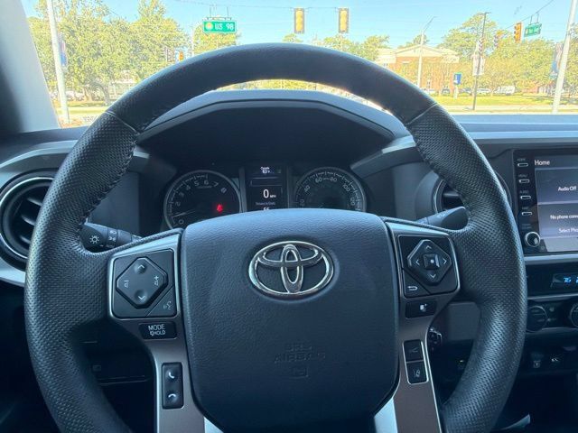 Used 2022 Toyota Tacoma SR5 RWD image 11