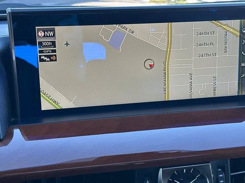 Used 2017 Lexus LX 570 4WD image 21