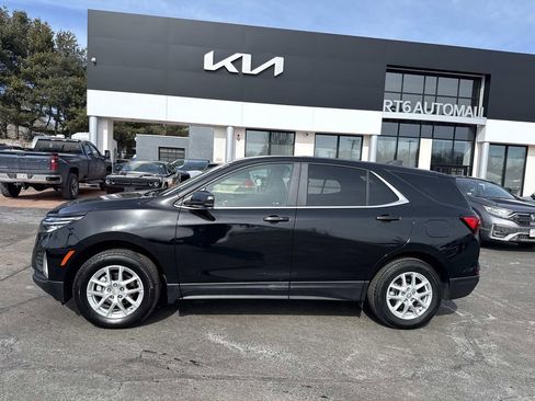 Used 2023 Chevrolet Equinox LT w/ Driver Convenience Package image 2