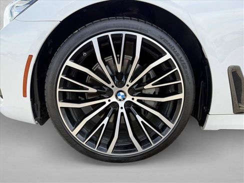 Used 2019 BMW 740i w/ M Sport Package RWD image 27