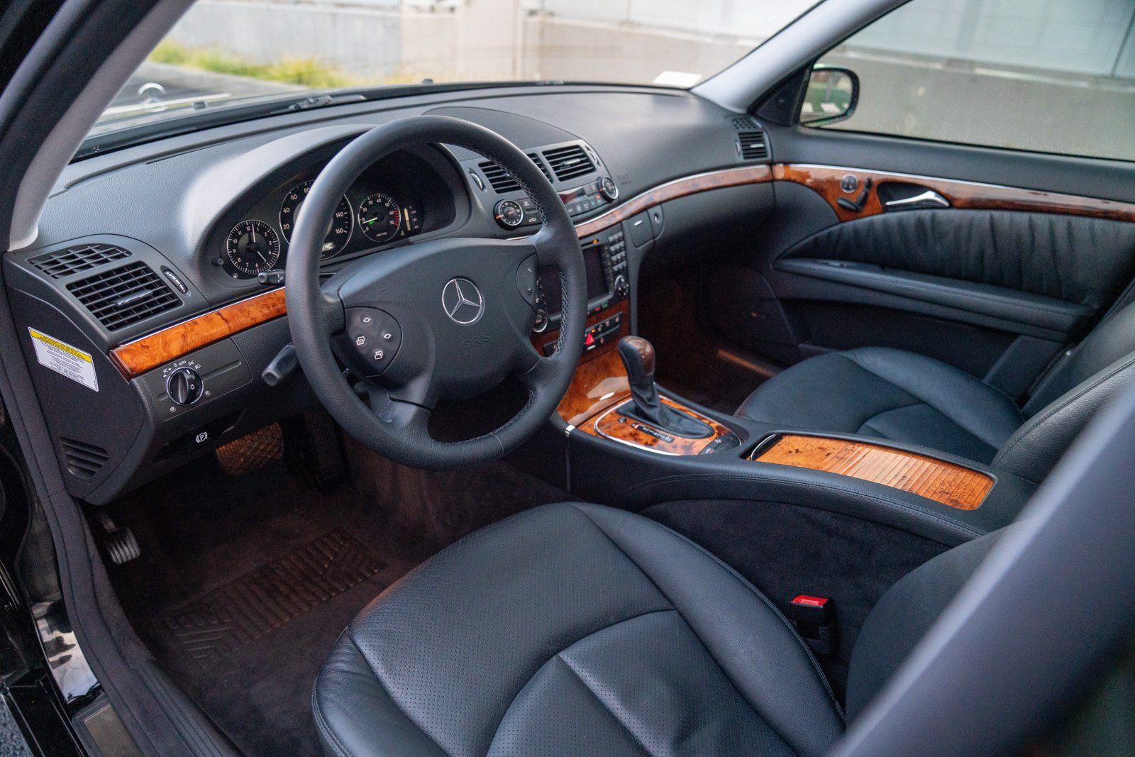 Used 2005 Mercedes-Benz E 500 4MATIC Sedan image 4