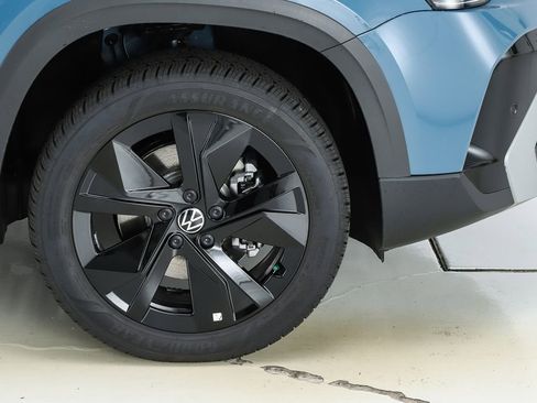 New 2026 Volkswagen Taos SE FWD image 14