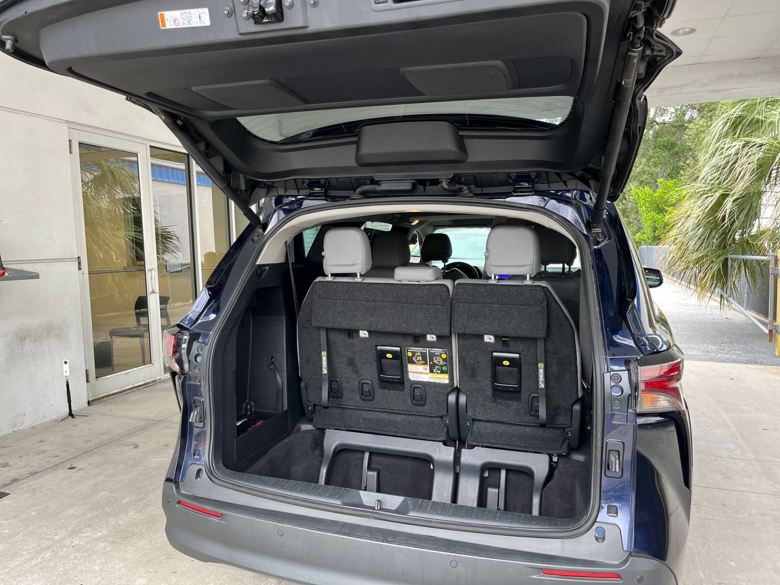 Used 2025 Toyota Sienna XLE FWD image 33