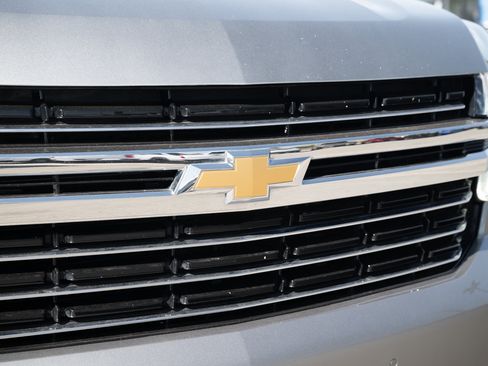 Used 2024 Chevrolet Suburban LT image 10