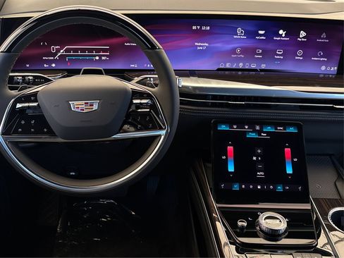 New 2026 Cadillac Escalade ESV Luxury AWD/4WD image 16
