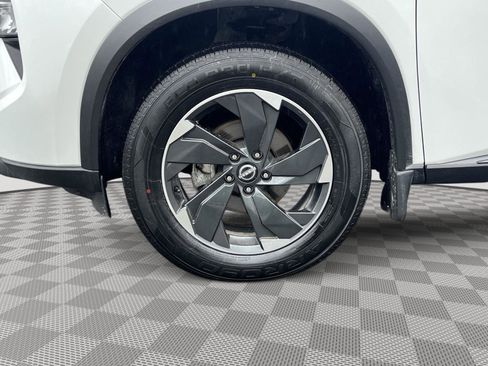 Used 2024 Nissan Rogue SV w/ SV Premium Package AWD/4WD image 9