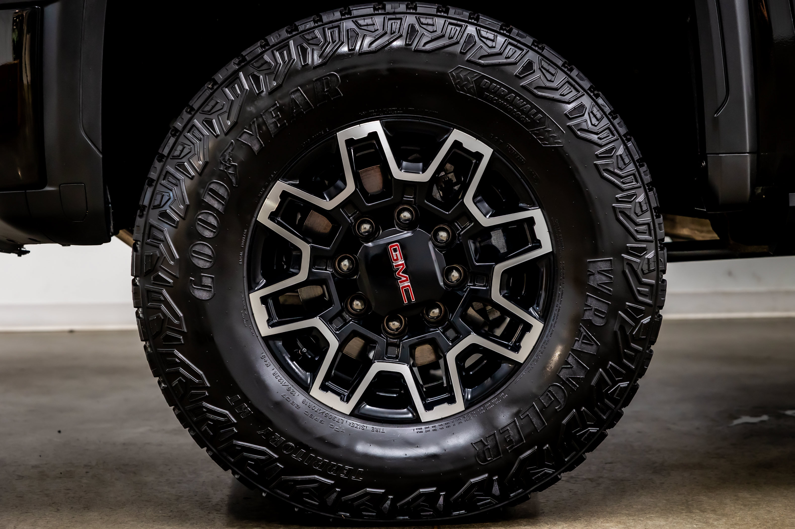 Used 2025 GMC Sierra 2500 AT4X AWD/4WD image 40