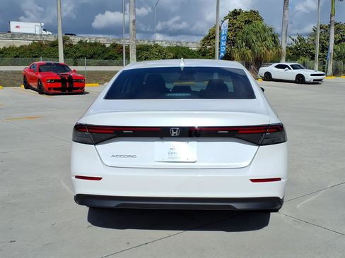 Used 2023 Honda Accord EX image 11
