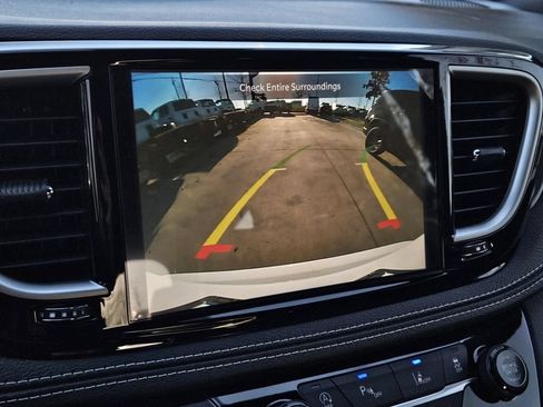 New 2026 Chrysler Pacifica Select FWD image 19