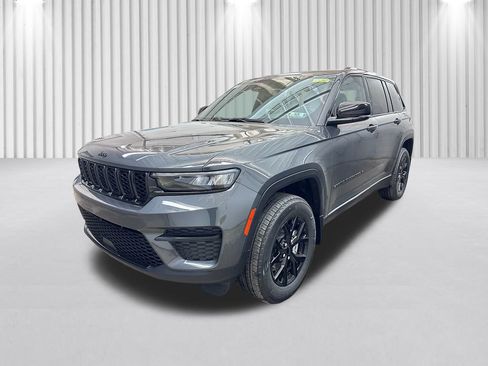 New 2025 Jeep Grand Cherokee Laredo image 10
