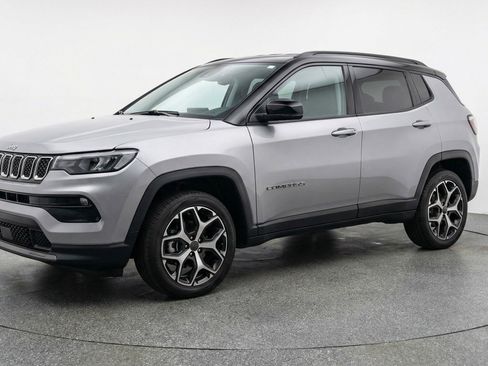 Used 2025 Jeep Compass Limited AWD/4WD image 3