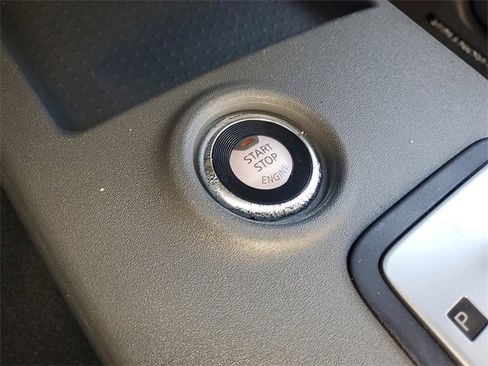 Used 2020 Nissan Frontier SV image 32