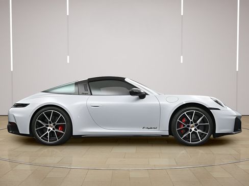 Certified 2025 Porsche 911 Targa 4 GTS AWD/4WD image 35
