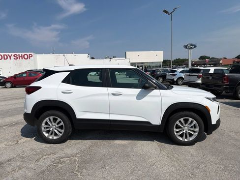 Used 2022 Chevrolet TrailBlazer LS FWD image 4
