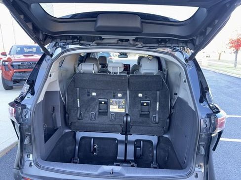 Used 2024 Toyota Sienna XLE image 25