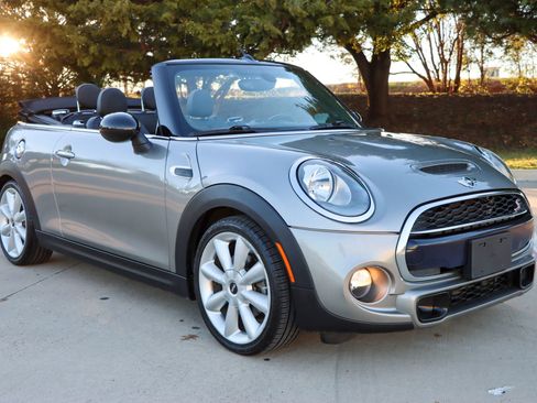 Used 2017 MINI Cooper S image 4
